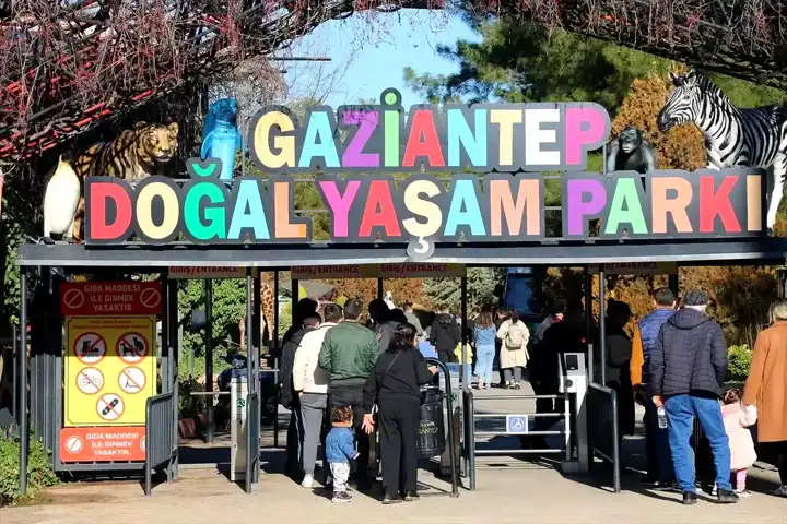Gaziantep Hayvanat Bahçesi Yılbaşında Doldu Taştı!