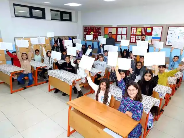 Gaziantep'te 707 Bin Öğrenci Karne Aldı
